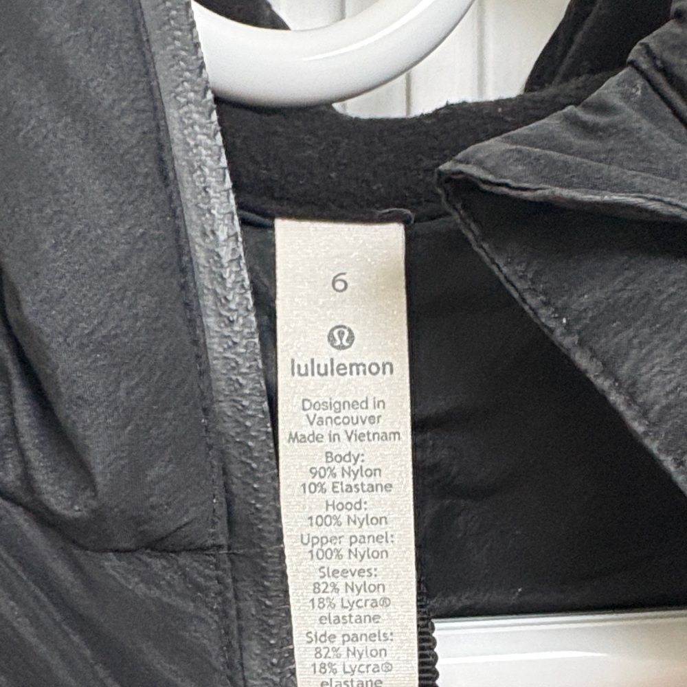 lululemon athletica Black Athletic light puffer Jacket - Picture 2 of 4